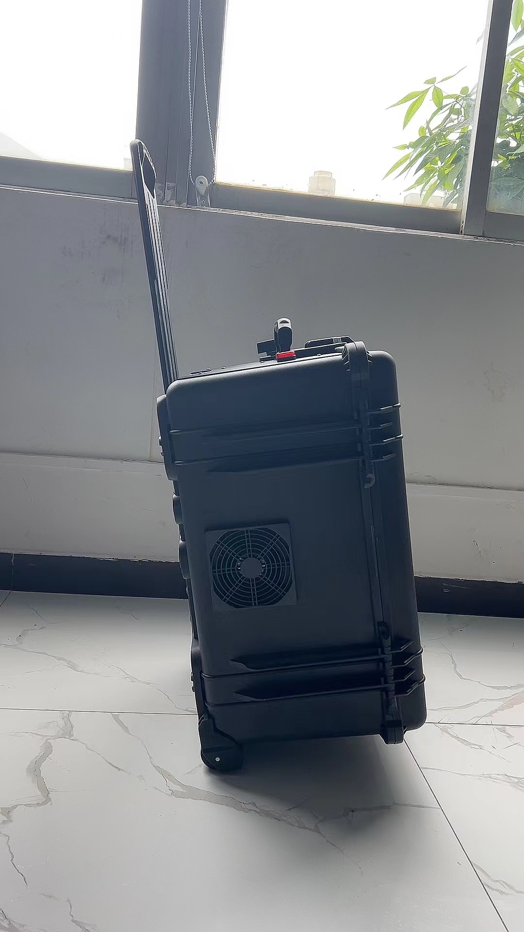 洛宁手拉箱型移动通信干扰器